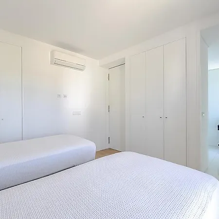 Ken Blacklock Apartment *